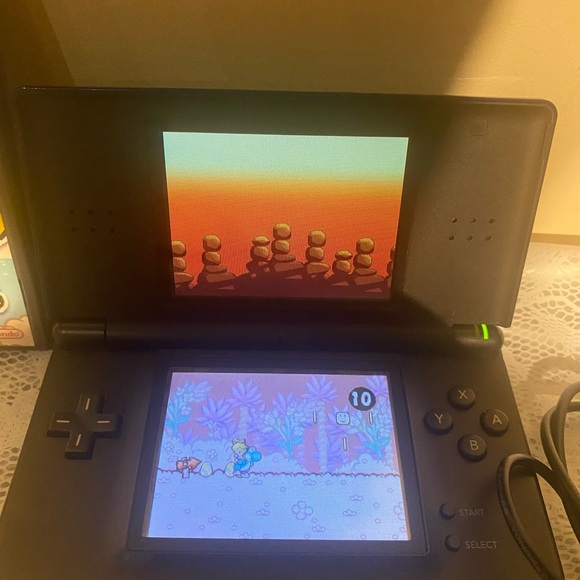 Nintendo DS Lite Console with Charger and Yoshi Game - Picture 2 of 10